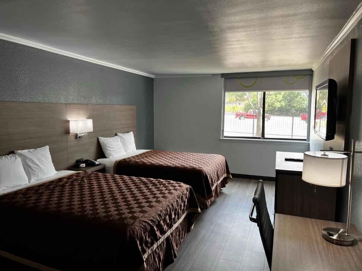 Super 8 By Wyndham Fort Worth Entertainment District Eksteriør billede